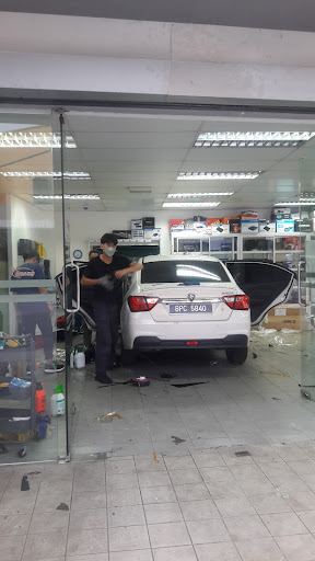 1 FAMOUS CAR ACC & AIRCOND SERVICE